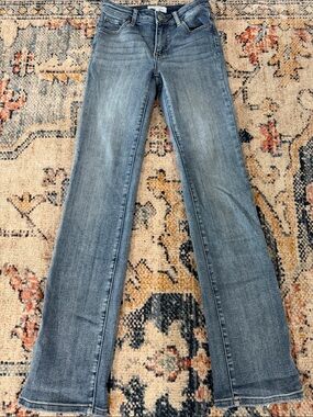 Risen Women’s Light Wash straight leg jeans